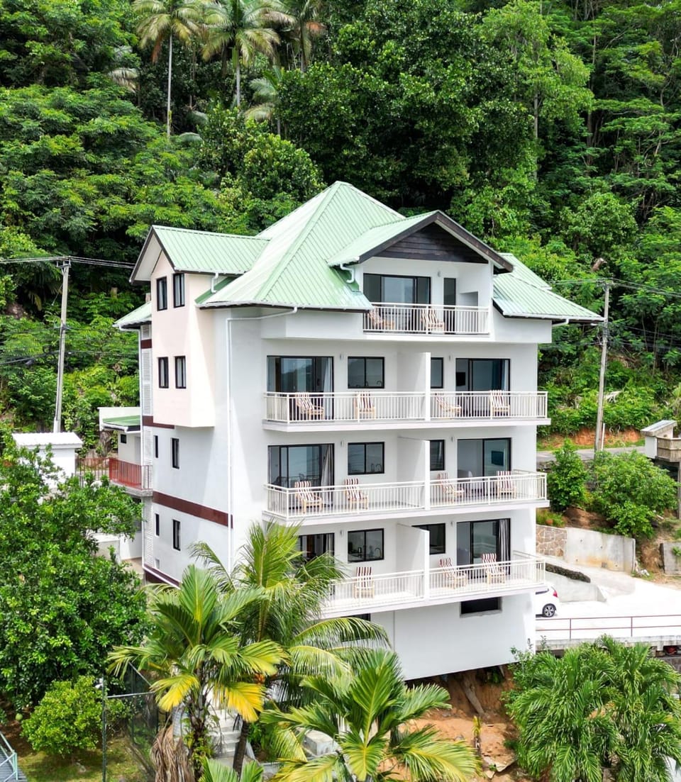 Property building, Balcony/Terrace, Balcony/Terrace, Parking