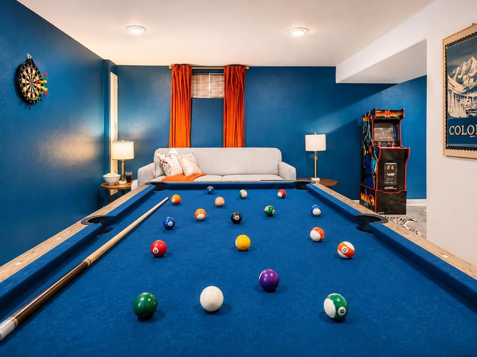 Billiard, Darts, Game Room, Seating area, Entertainment