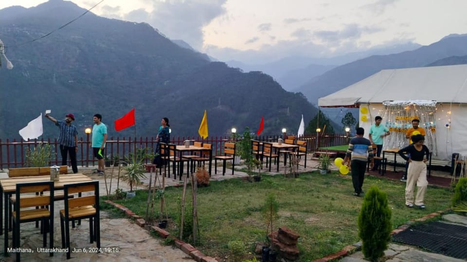 Day, Natural landscape, Mountain view, group of guests