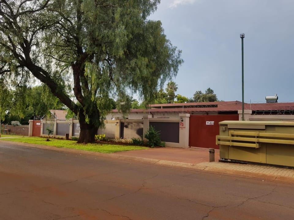 Royal guest lodge Bed and Breakfast in South Africa