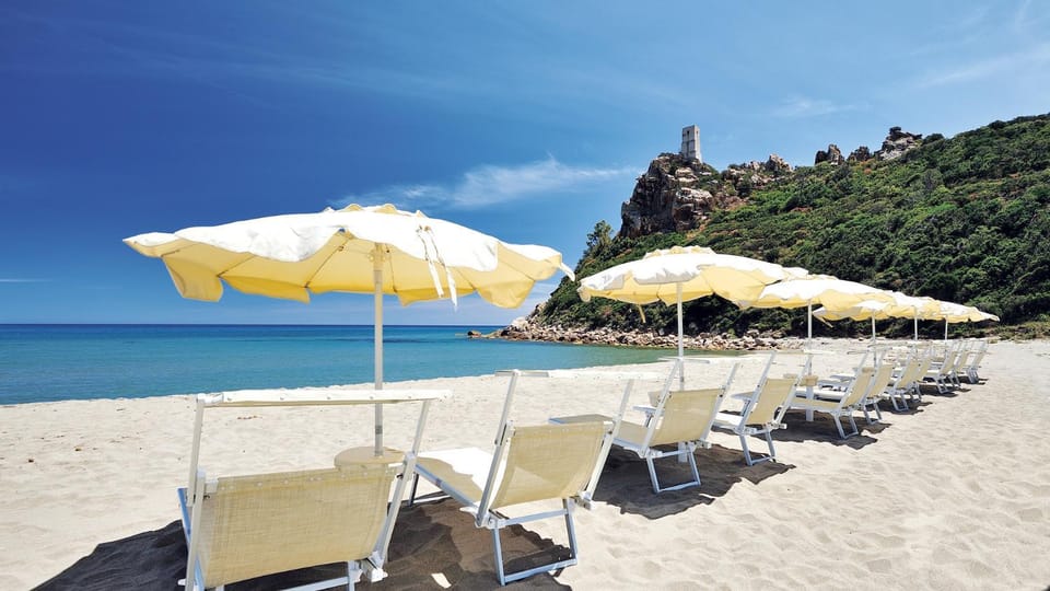 Nearby landmark, Day, Natural landscape, Beach, Mountain view, Sea view, sunbed
