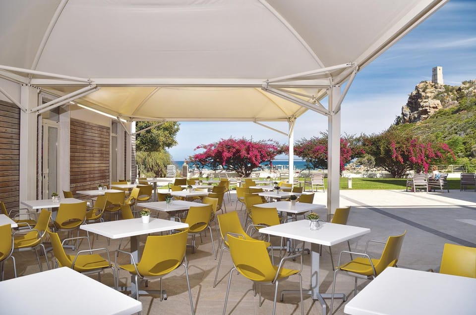 Restaurant/places to eat, Spring, Day, Natural landscape, Banquet/Function facilities
