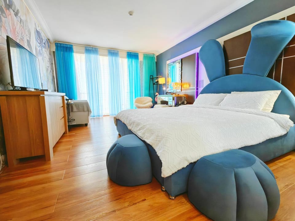 Ocean View Blue Bunny-Eared Stay in Central Surfers Paradise Apartment in Surfers Paradise Boulevard