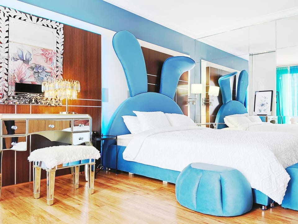 Ocean View Blue Bunny-Eared Stay in Central Surfers Paradise Apartment in Surfers Paradise Boulevard