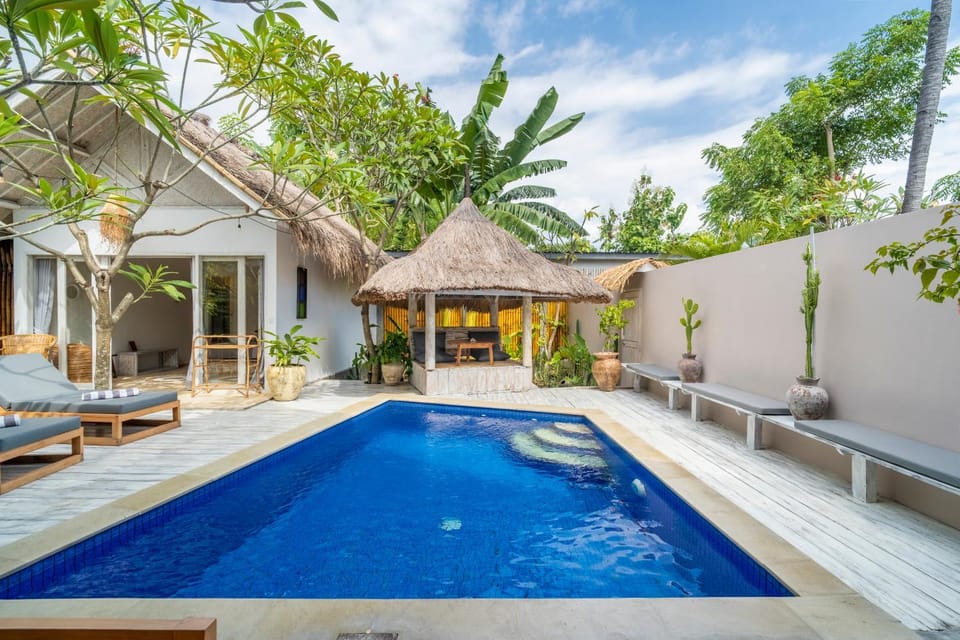 Property building, Day, Swimming pool