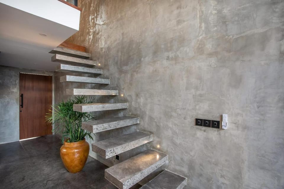 The Echo Studios 4 HUGE 100m to beach Apartment in North Kuta