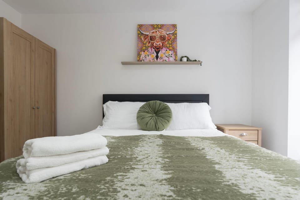 Stylish Modern Apartment by Aldgate East Station 2 Apartment in London