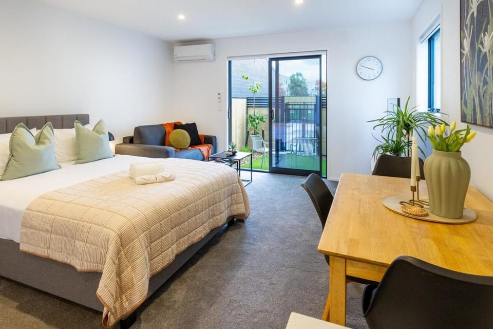 Bed, Living room, Photo of the whole room