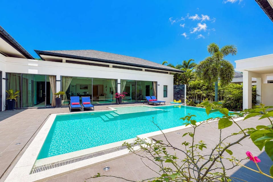 Property building, Garden, Swimming pool