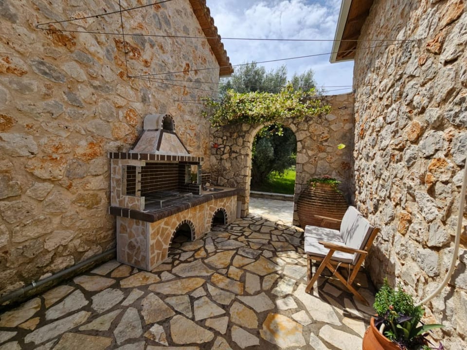BBQ facilities, BBQ facilities, Seating area, Inner courtyard view