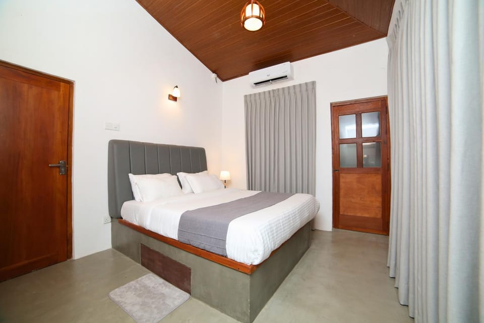 Bed, Photo of the whole room, Bedroom, wardrobe, air conditioner