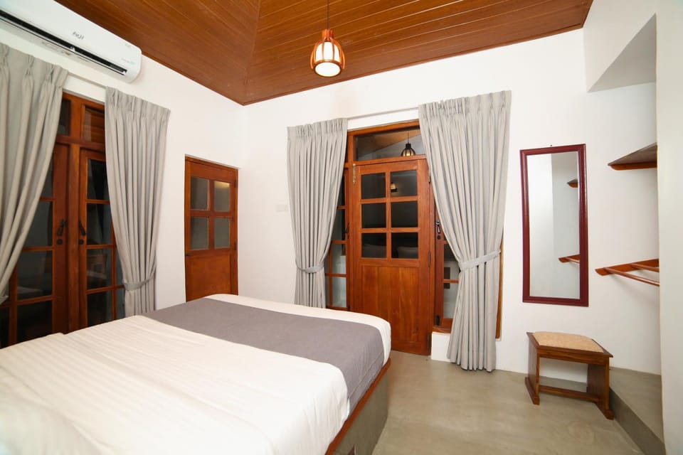 Bed, Balcony/Terrace, Photo of the whole room, Bedroom, Mountain view, wardrobe, air conditioner