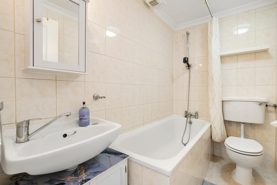 Shower, Toilet, Bathroom, Bath