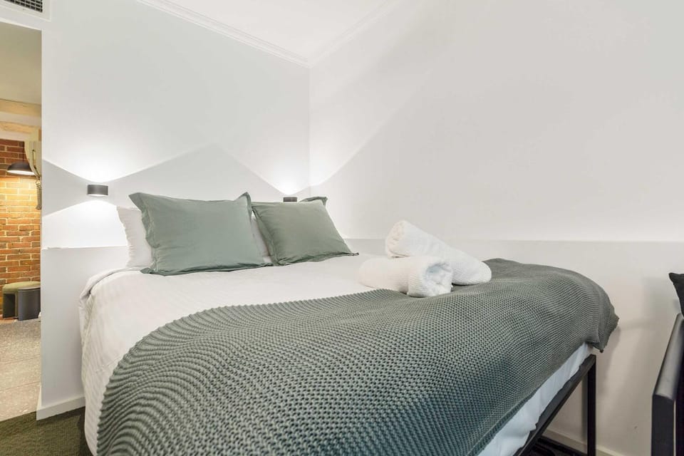 Stylish studio apartment opposite Carlton Gardens Apartment in Melbourne