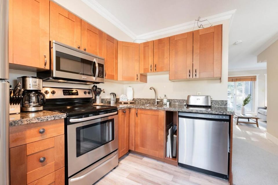 dishwasher, microwave, oven, stove, kitchen