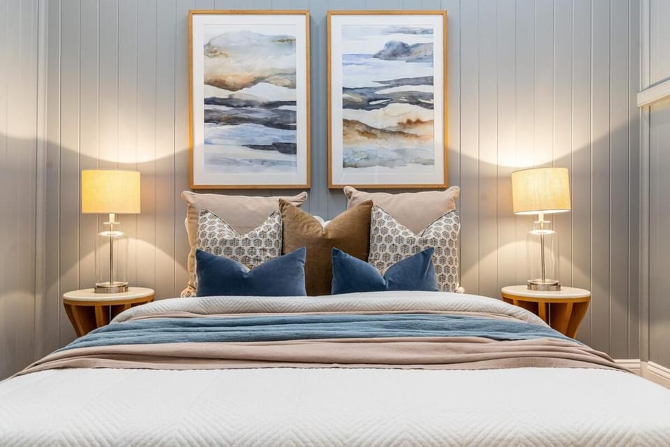 Luxury Queenslander Awaits! Sleeps 8, 3 car parks House in Brisbane