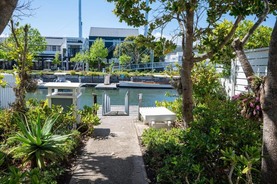 T6 Dry Mill Thesen Island Apartment in Knysna