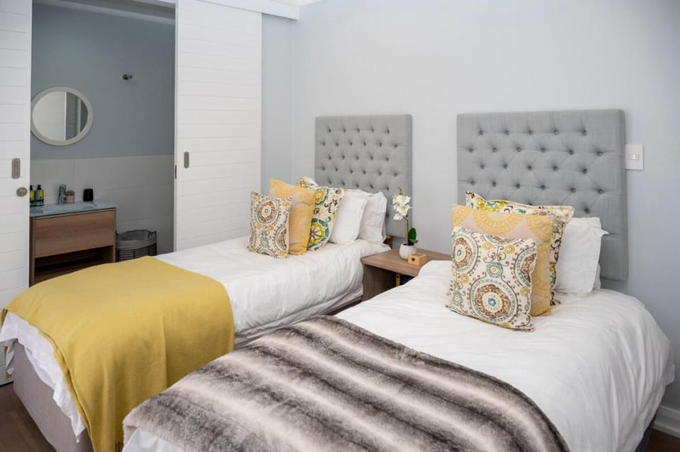 T6 Dry Mill Thesen Island Apartment in Knysna