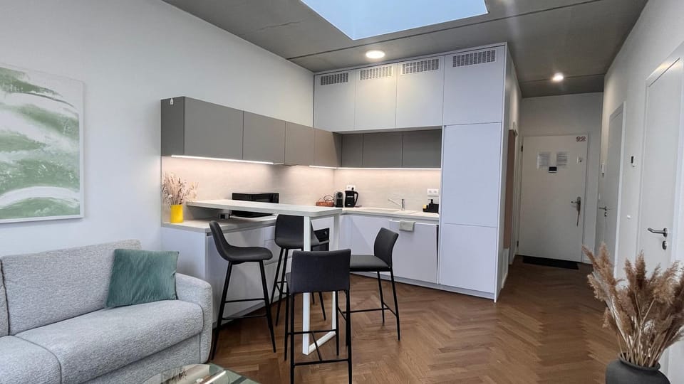 Kitchen or kitchenette, Living room, Seating area, Dining area