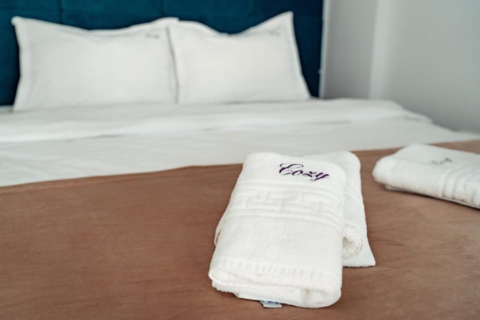 Bed, Photo of the whole room, Bedroom, towels