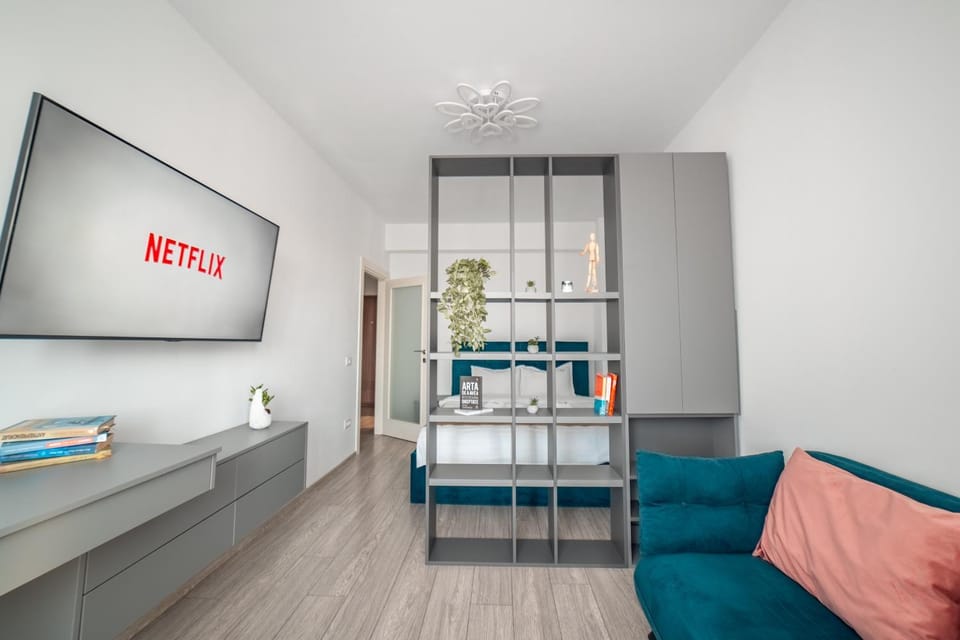 Communal lounge/ TV room, Bed, TV and multimedia, Living room, Photo of the whole room, Seating area, Evening entertainment, Bedroom, fireplace