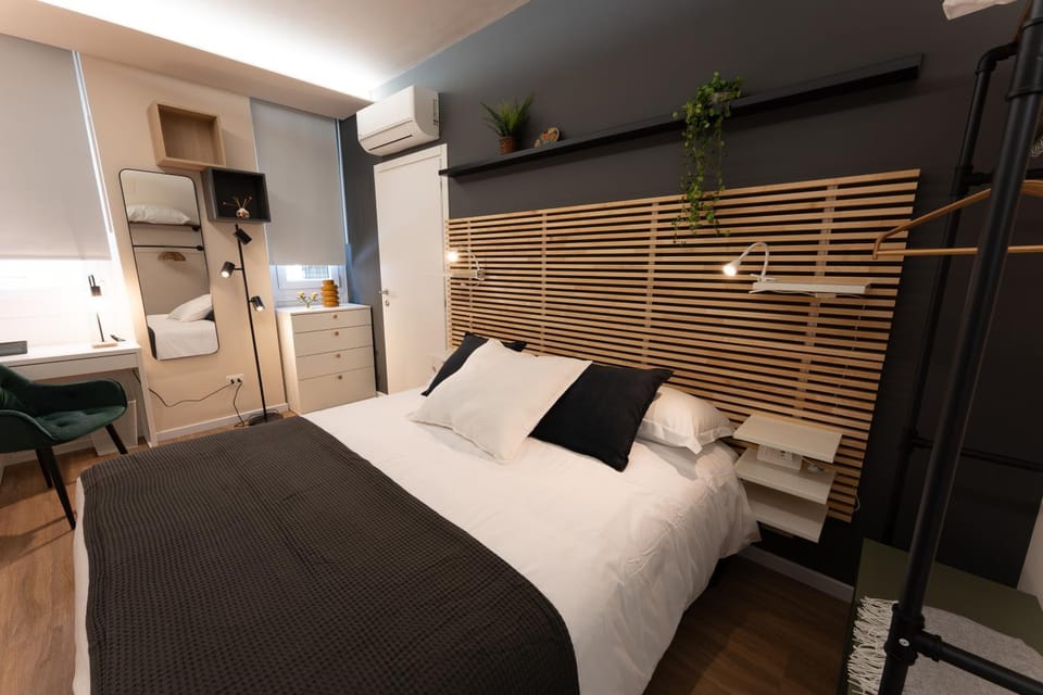 Bed, TV and multimedia, Bedroom, heating, air conditioner