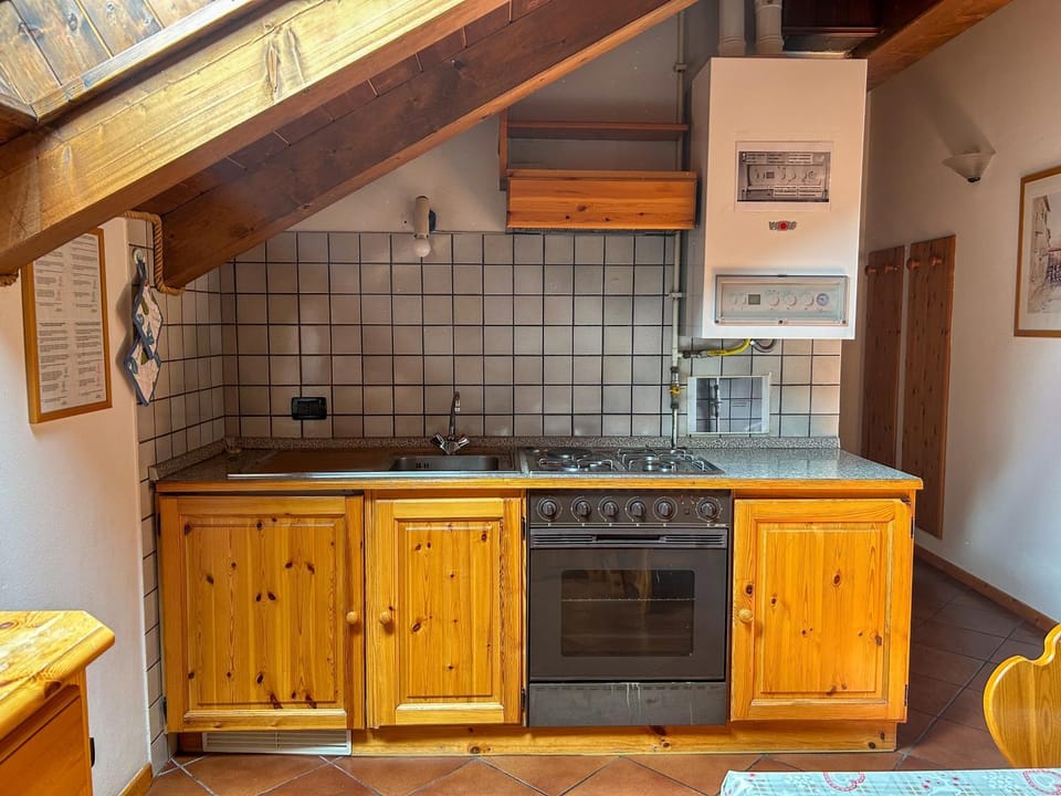 Kitchen or kitchenette, oven, stove