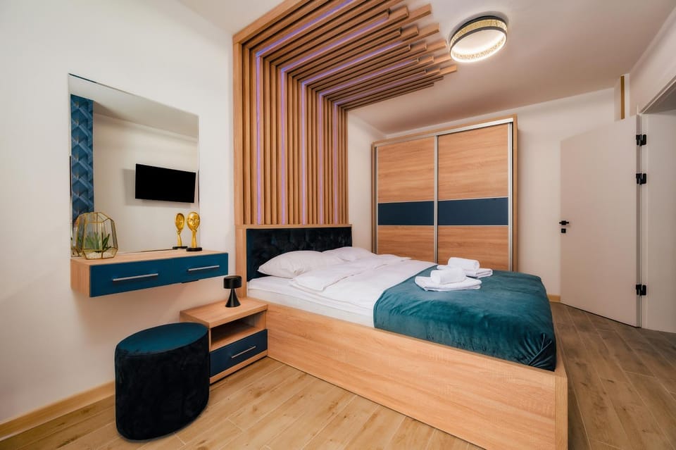 Bed, Photo of the whole room, Bedroom, towels, wardrobe