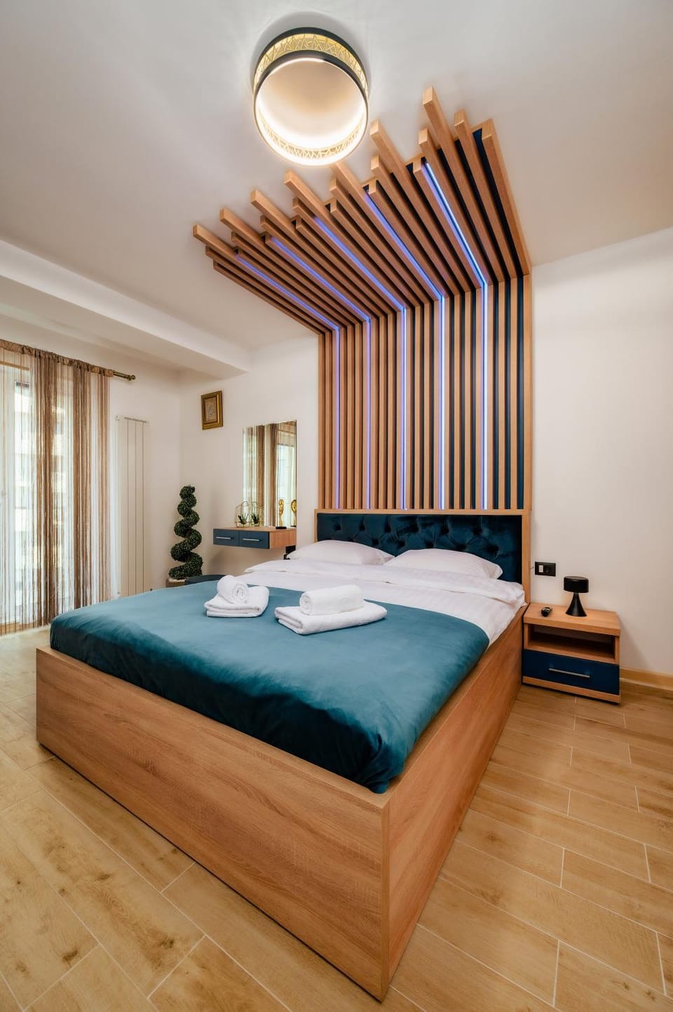 Bed, Photo of the whole room, Bedroom, towels