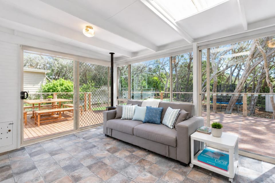Day, Living room, Seating area, Garden view