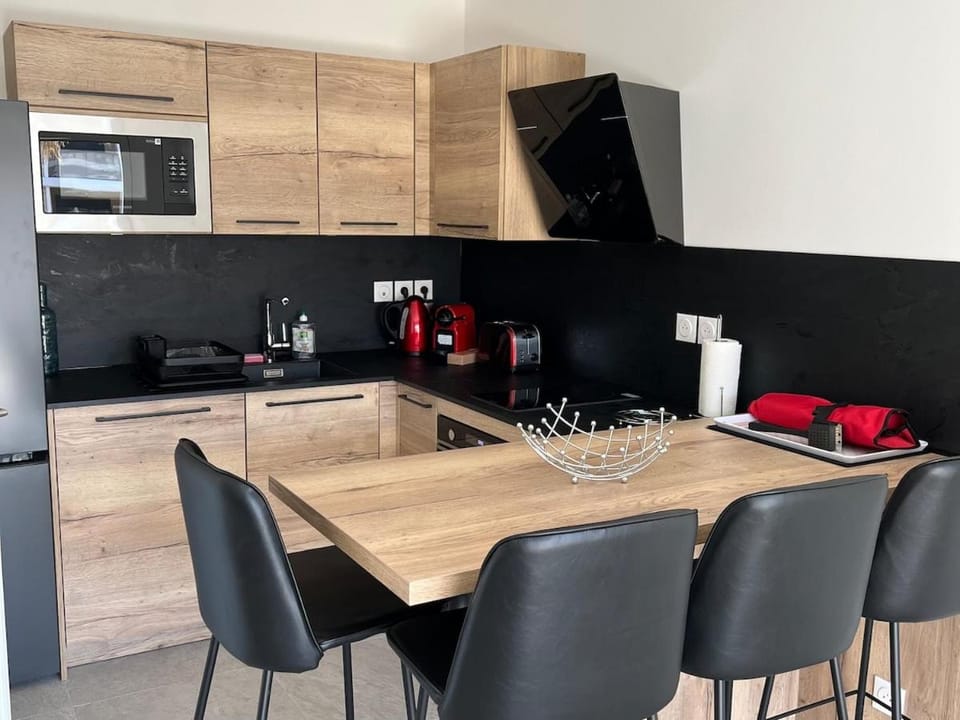 T2 neuf tout équipé ! Climatisation, wifi, parking privatif Apartment in La Seyne-sur-Mer
