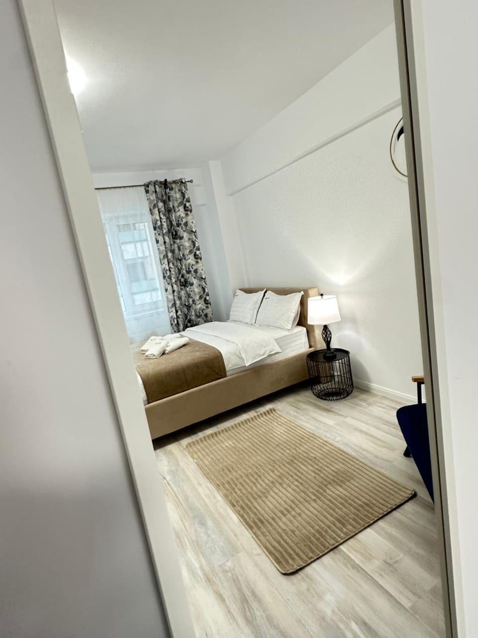 Bed, Living room, Photo of the whole room, Seating area, Bedroom