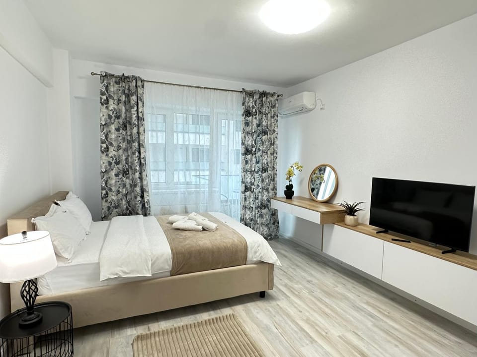 Communal lounge/ TV room, Bed, TV and multimedia, Living room, Photo of the whole room, Seating area, Evening entertainment, Bedroom, towels