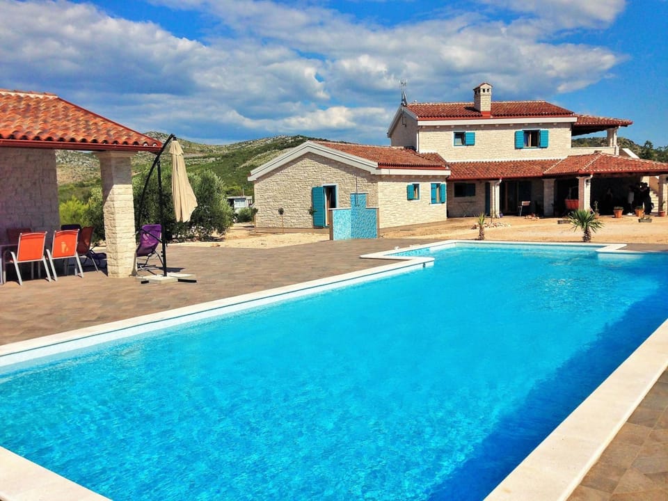 Property building, Swimming pool