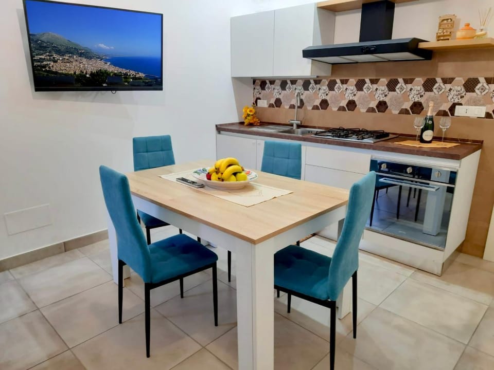 Kitchen or kitchenette, kitchen