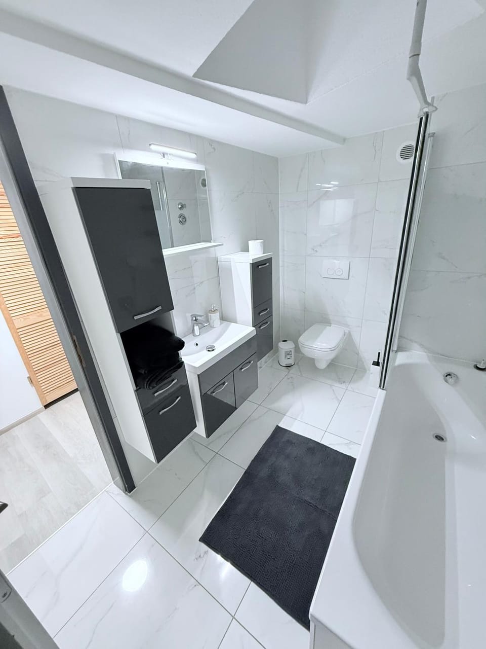 Shower, Toilet, Bathroom, Bath