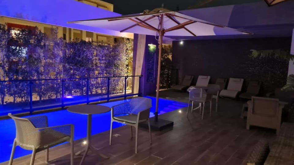 Swimming pool