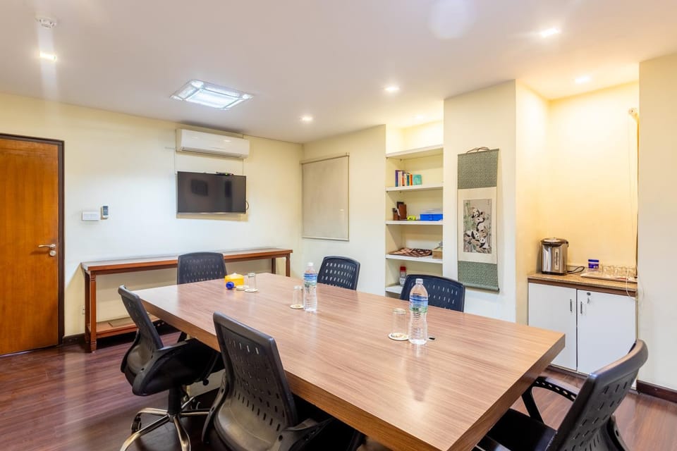 Meeting/conference room, Internal: Not applicable to any particular room