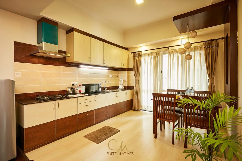 Kitchen or kitchenette, Dining area