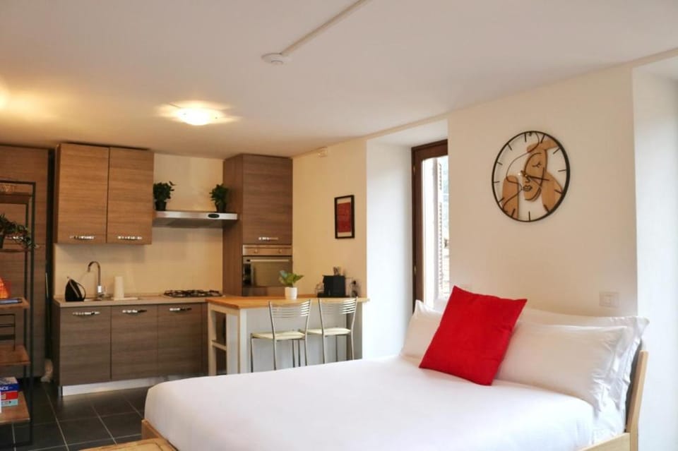 Kitchen or kitchenette, Bedroom