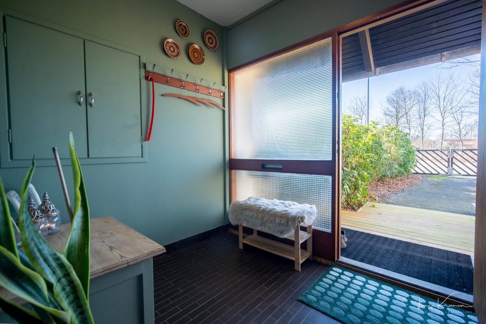 Facade/entrance, Photo of the whole room