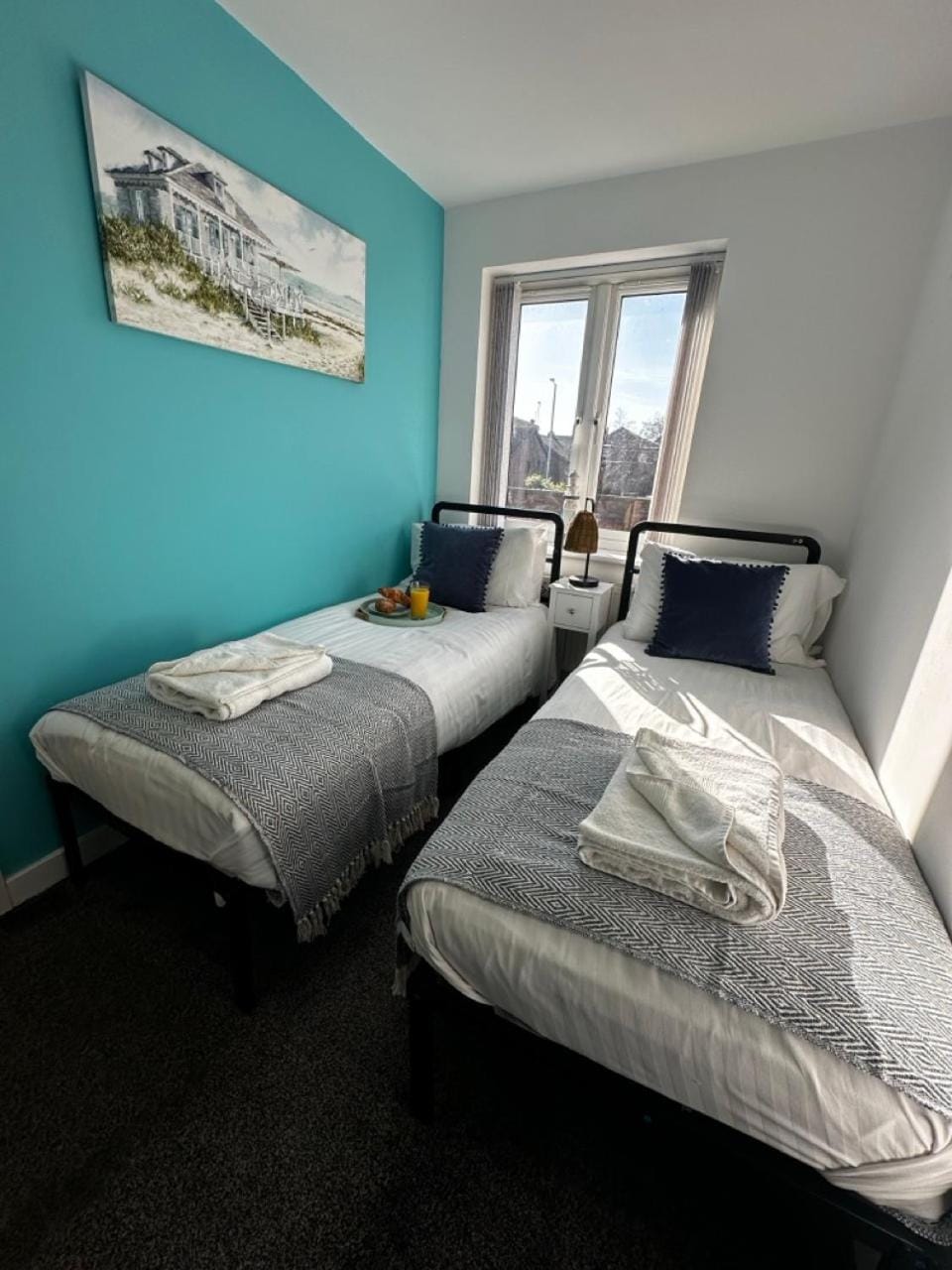 Sunny 2-Bedroom Coastal Stay with Free Parking House in Great Yarmouth
