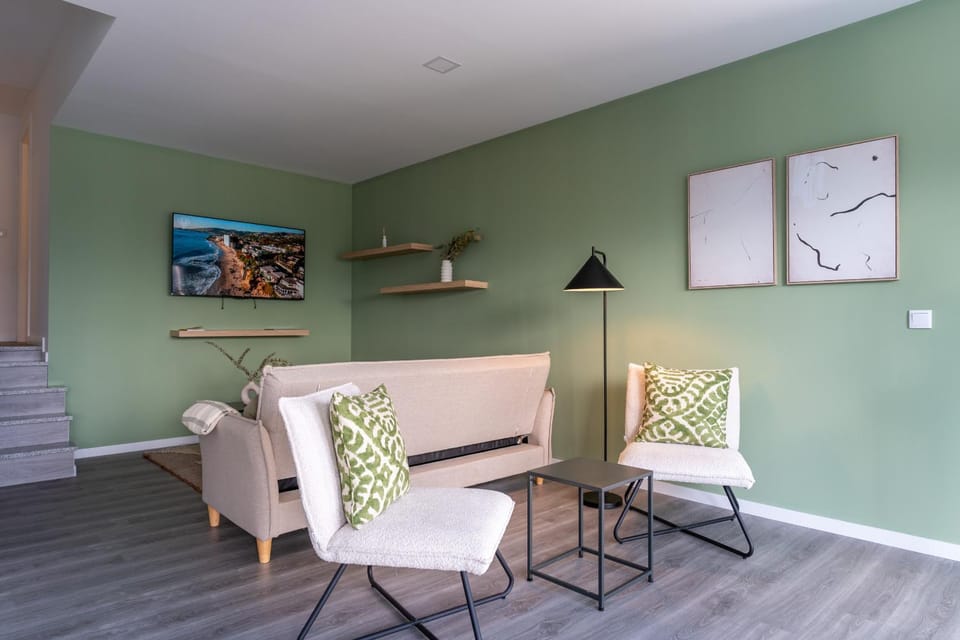 Communal lounge/ TV room, TV and multimedia, Living room, Seating area