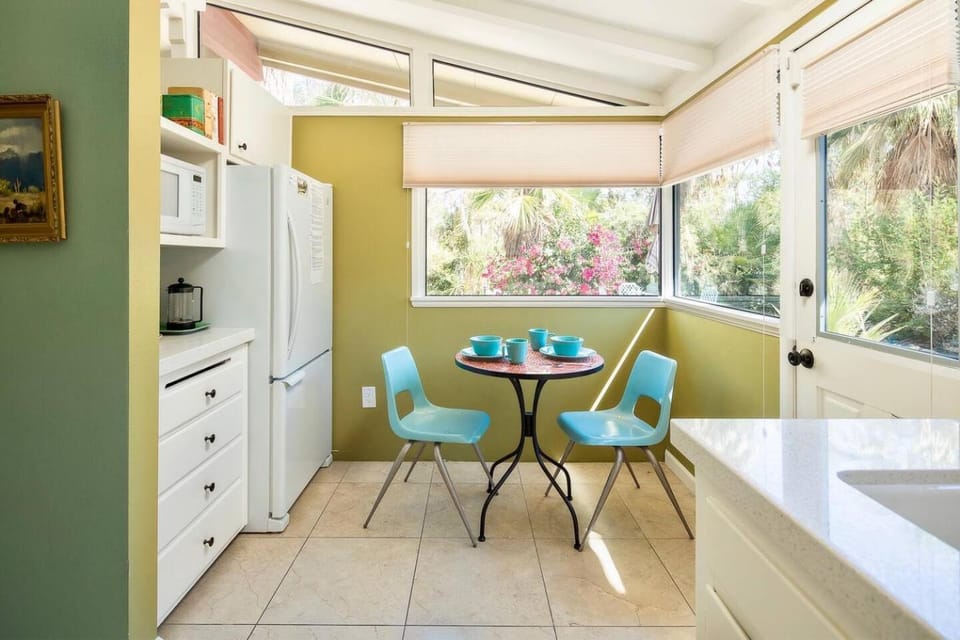 Mid-Century Modern in Enchanting Desert Garden House in La Quinta