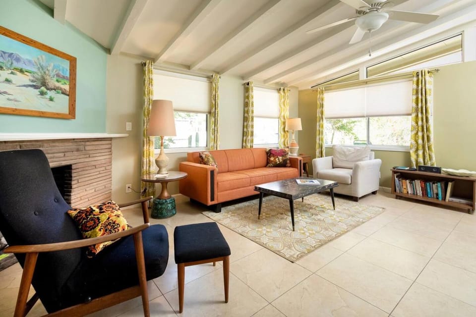 Mid-Century Modern in Enchanting Desert Garden House in La Quinta