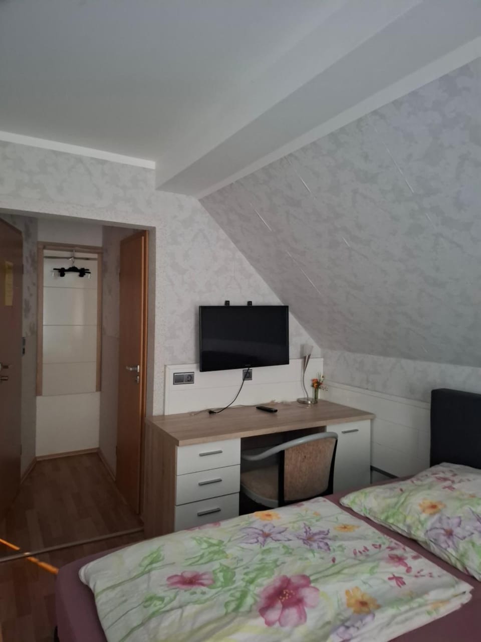 Bed, Photo of the whole room