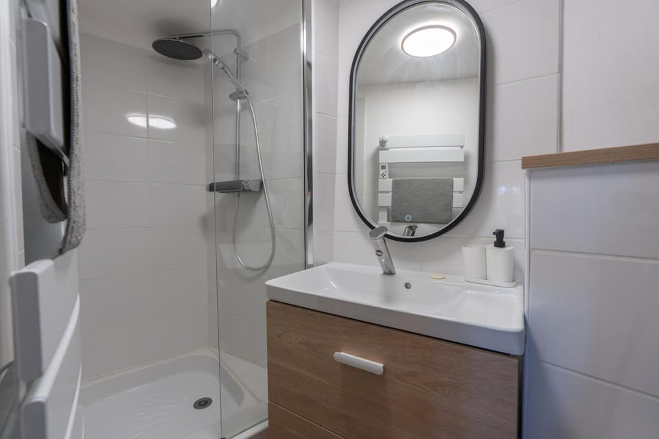 Shower, Bathroom