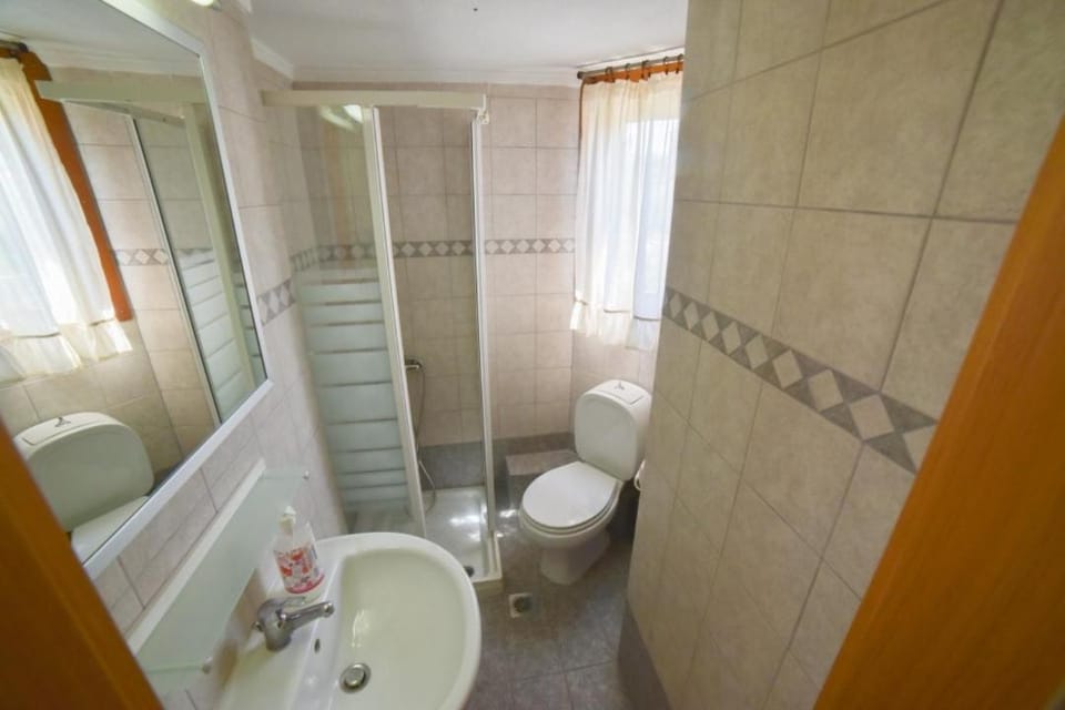 Shower, Toilet, Bathroom, Bath, towels