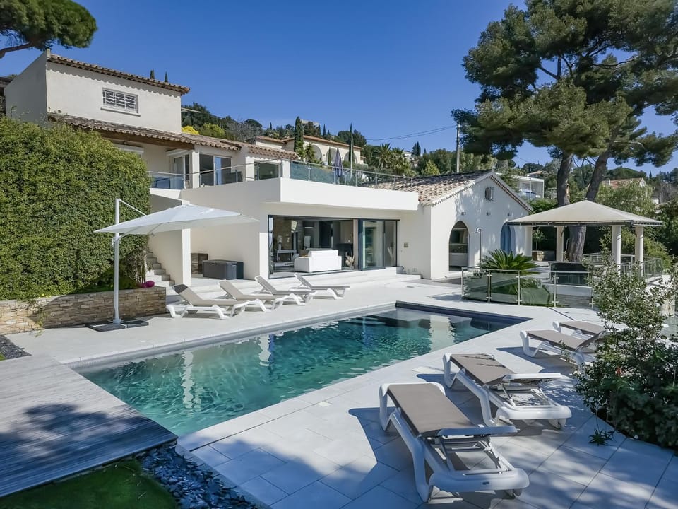 Property building, Patio, Swimming pool, Swimming pool