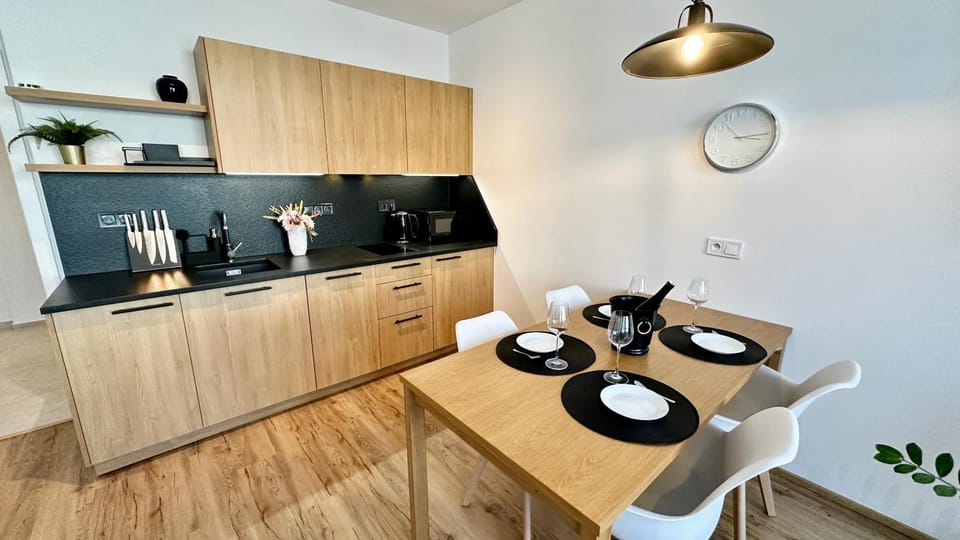 Kitchen or kitchenette, Dining area, stove